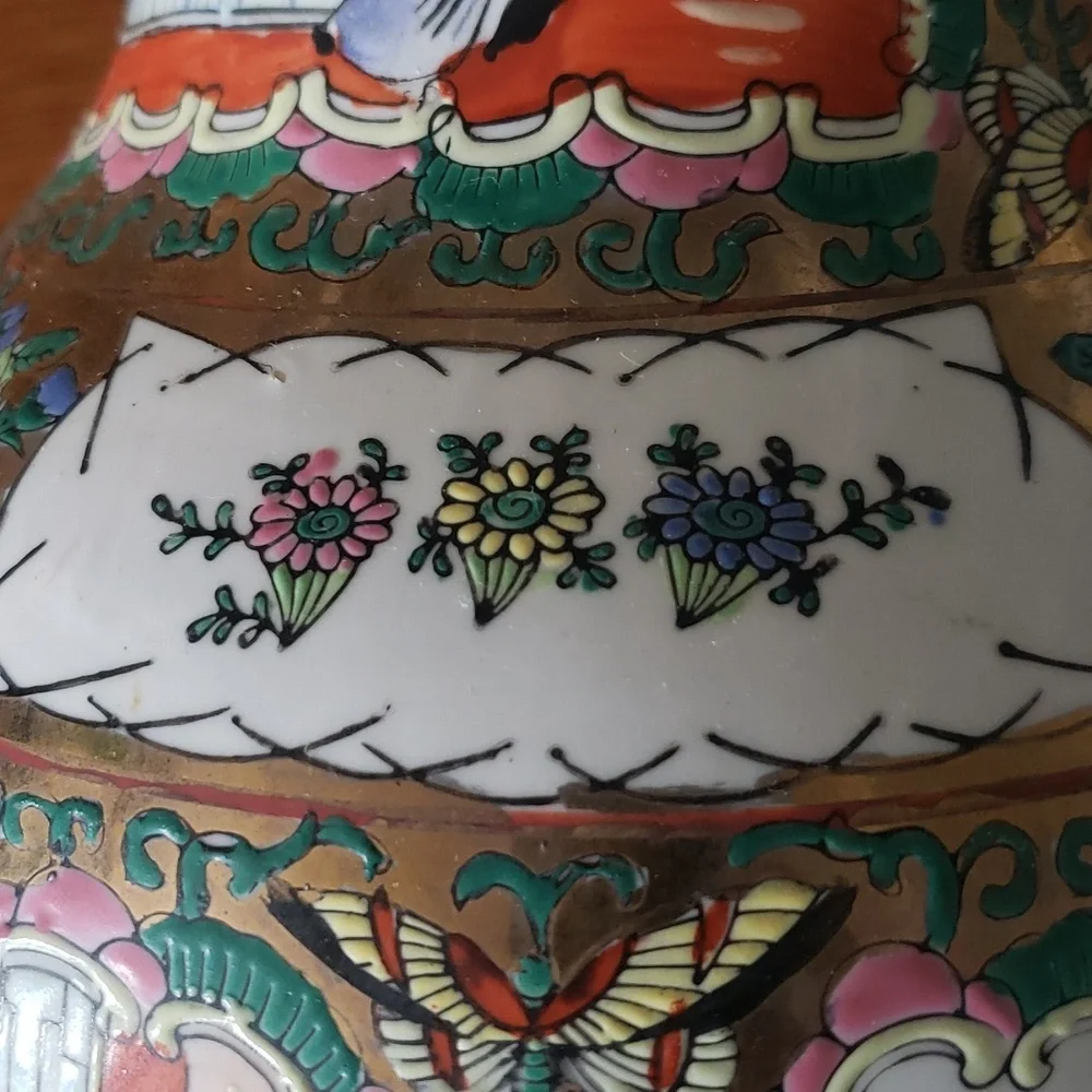 VINTAGE FAMILLE ROSE VASE - Picture 4 of 13